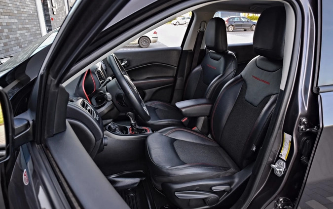 Jeep Compass cena 84900 przebieg: 90000, rok produkcji 2019 z Sochaczew małe 781